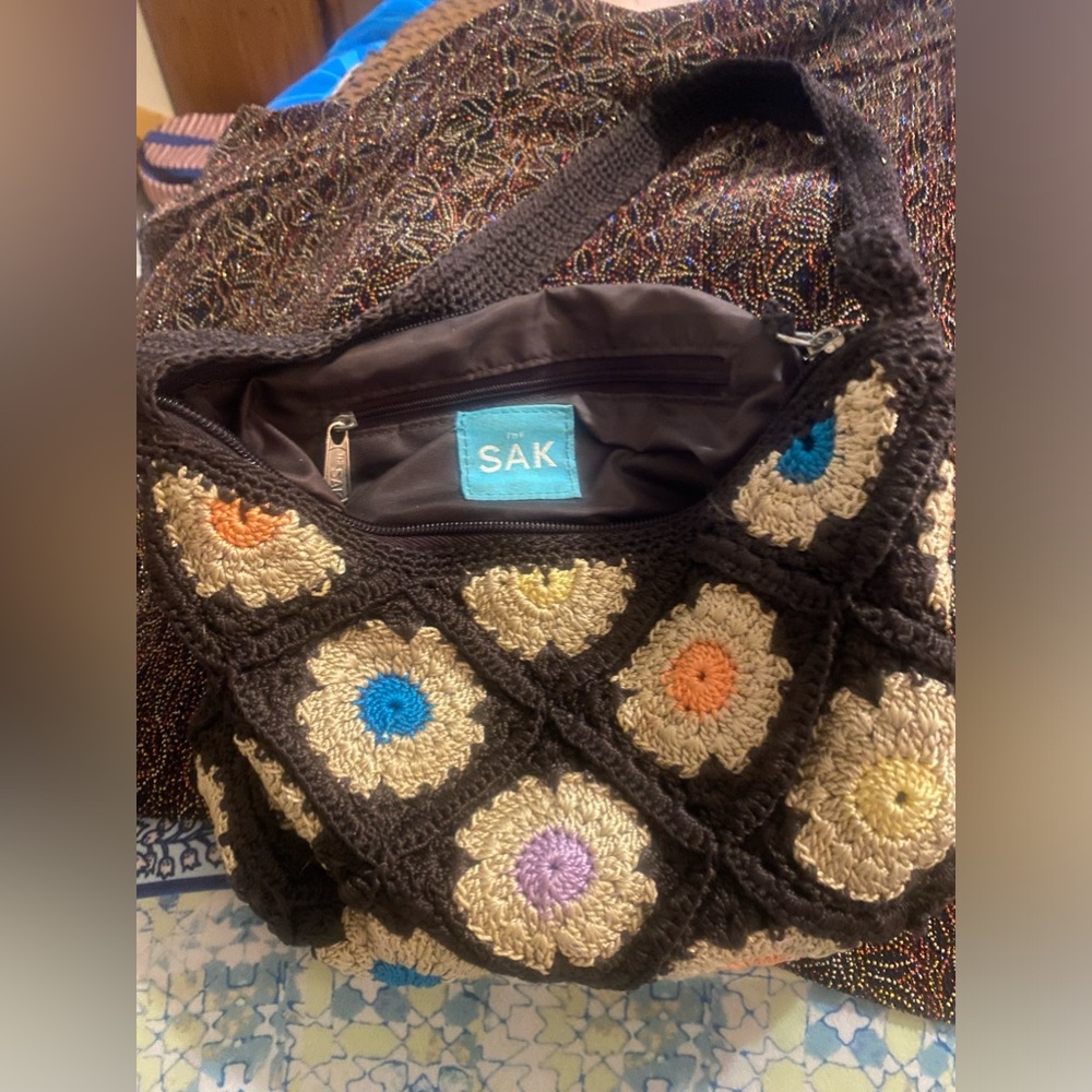 SENT AS FREE GIFT!  SAK Crocheted Floral Purse with Top Zipper, Long Strap - Picture 2 of 9